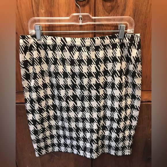 Spense Black & White Skirt - Size Medium - Picture 1 of 5